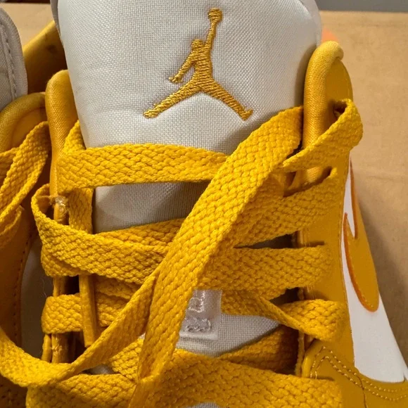 Jordan Sneakers Yellow and White - Picture 11 of 16